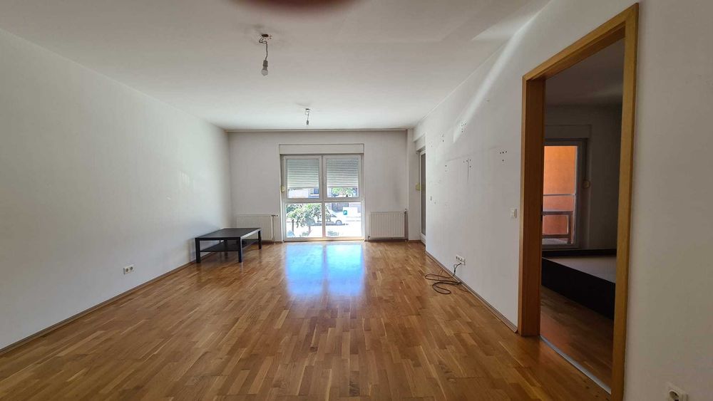Inchiriez apartament 3 camere, 90 mp, Ansamblul Residenz (Cartierul German), 450 EUR negociabil!