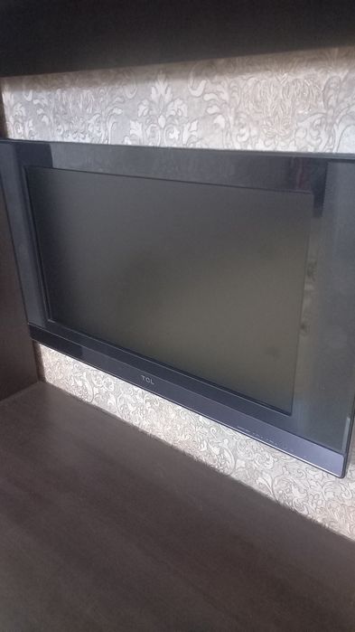 Телевизор TCL с кронштейном