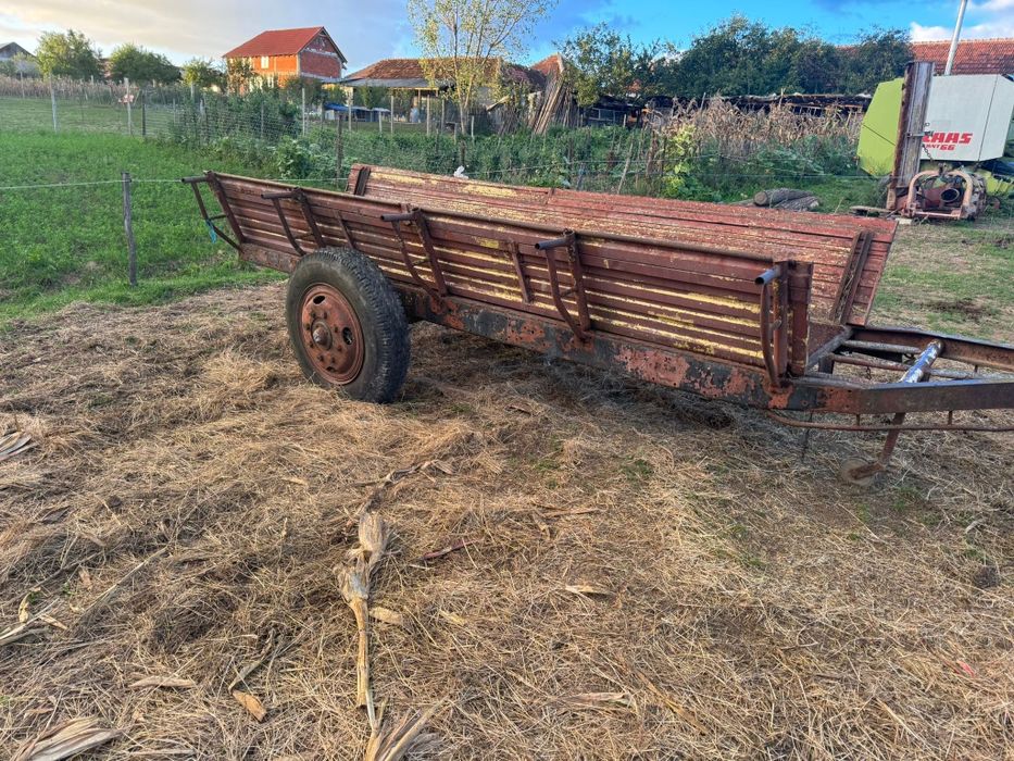 Remorca tractor pe o axa