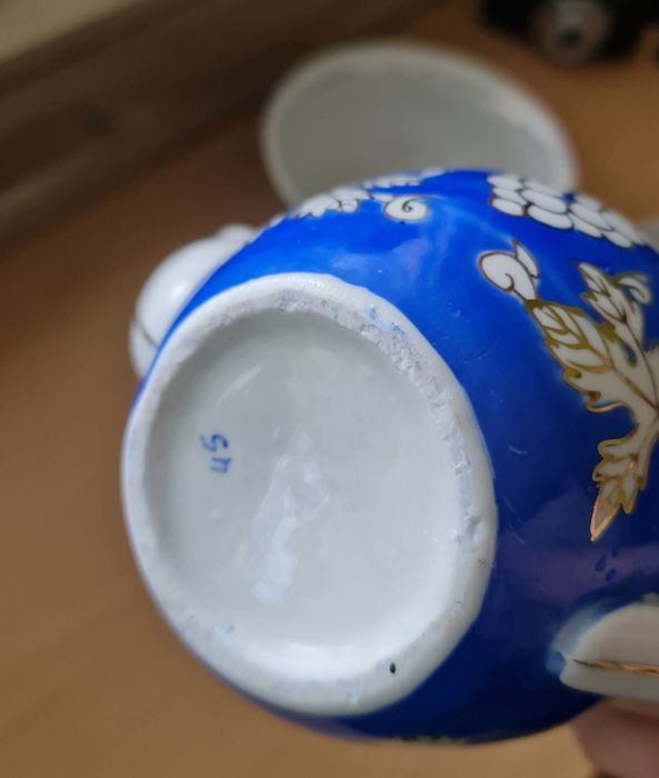 порцеланов сет грозде и злато