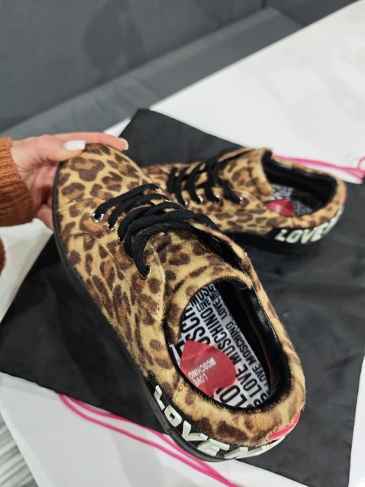 Сникърси Love Moschino