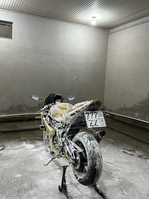 Suzuki GSXR 600 K4