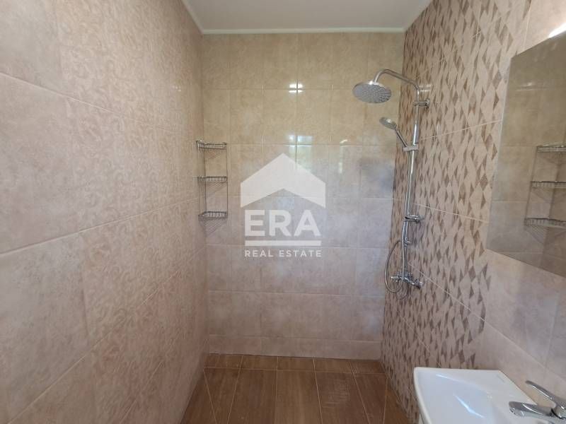 Едноетажна, новопостроена, завършена до ключ къща за продажба, с веран