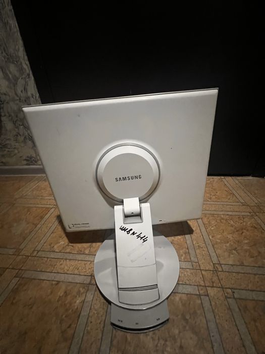 компьютерный монитор Samsung.