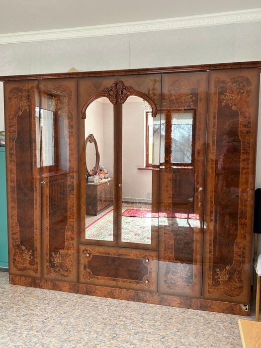 Шифоньер, комод айнасымен сатылады