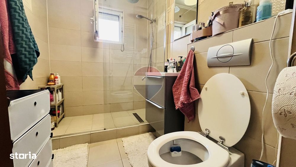 Apartament cu 3 camere de vânzare în zona Dragos Voda