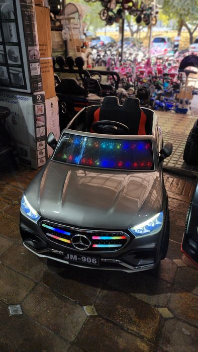 Mashina "Mersadesbenz JM-906"