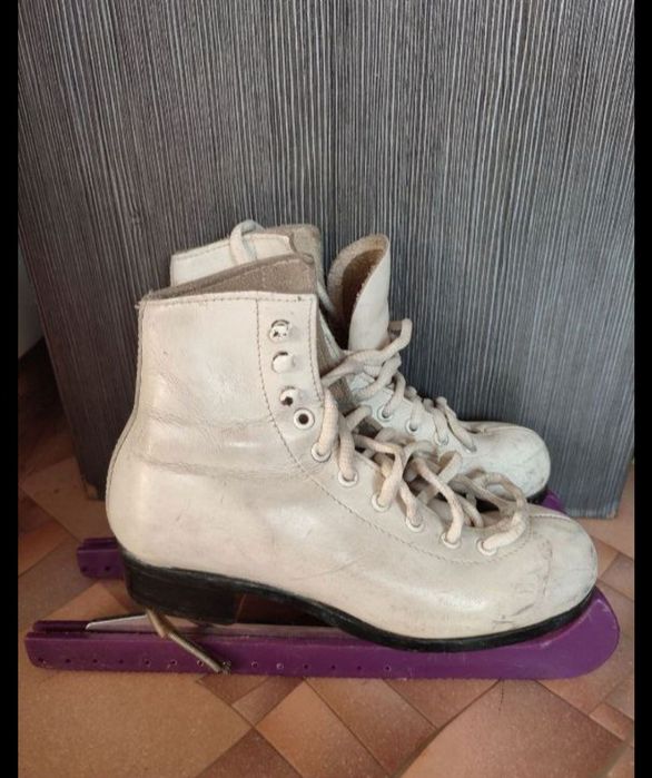 Продам фигурные профессиональные коньки