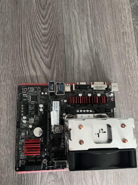 Дъно и процесор intel core i5  7400T 16 гигабайта DDR4