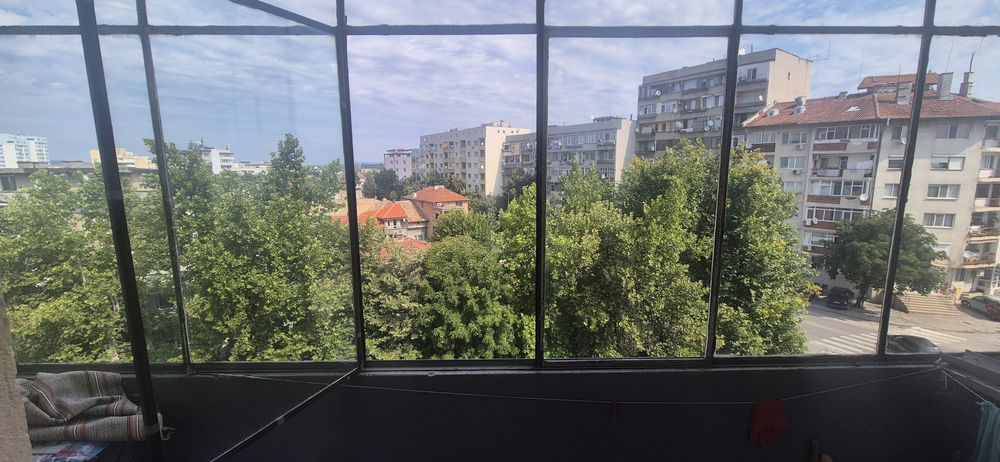 Продава се много стаен апартамент