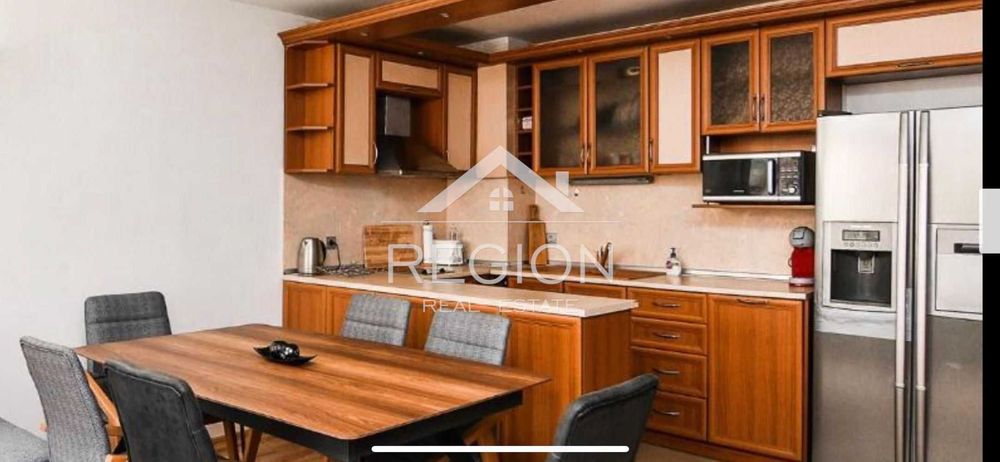 Дава се под наем Тристаен апартамент в Варна, Окръжна болница - 105 кв.м за 800 € - Снимка #1