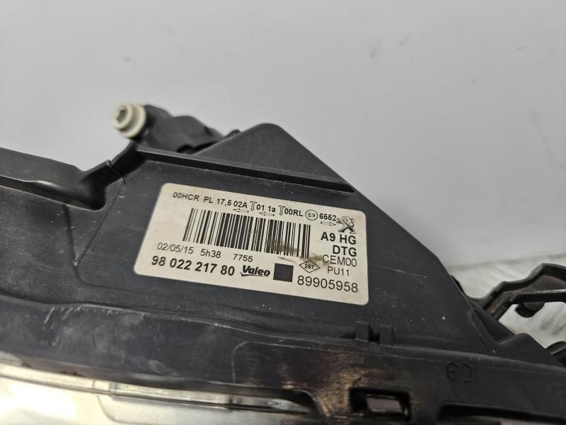 Far dreapta lupa + LED Peugeot 208