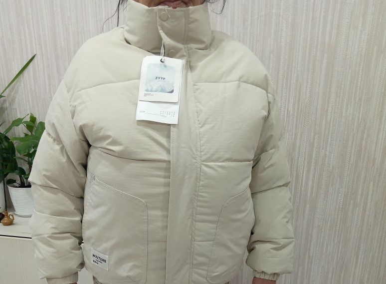 Продам новые курточки , тренчи