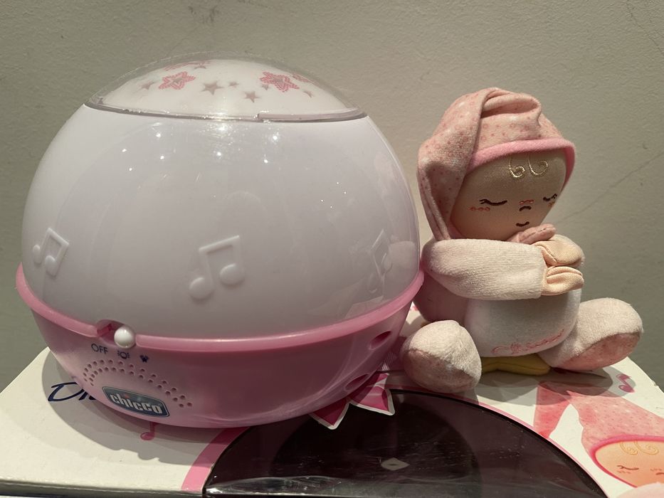 Mamas & Papas Музикална въртележка за легло Pom Pom / Chicco проектор