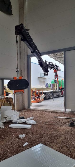 Преместване на машини с кран