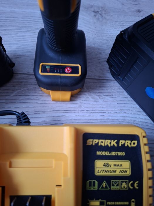 Болгарка  акамуляторная