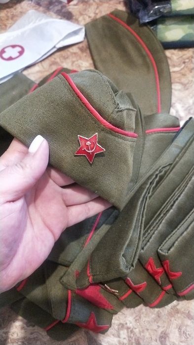 Пилотки военные,ремень