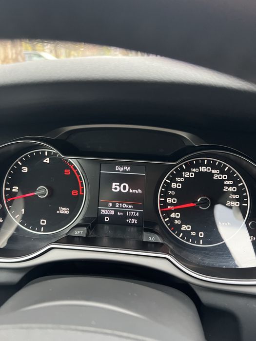 Vand Audi A4 B8 Facelift. Nu accept schimb!