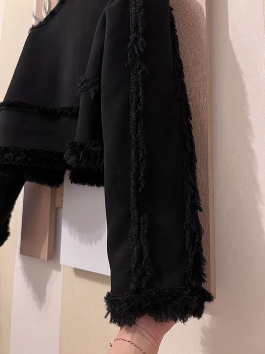 Късо черно разкроено велурено палто  MISGUIDED, размер С/М