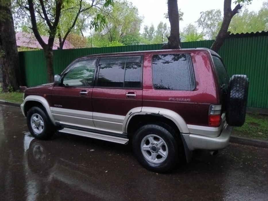 Isuzu Bighorn 2000