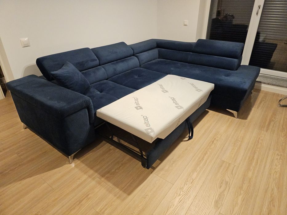 Canapea colțar extensibil cu tetiere reglabile si lada de depozitare