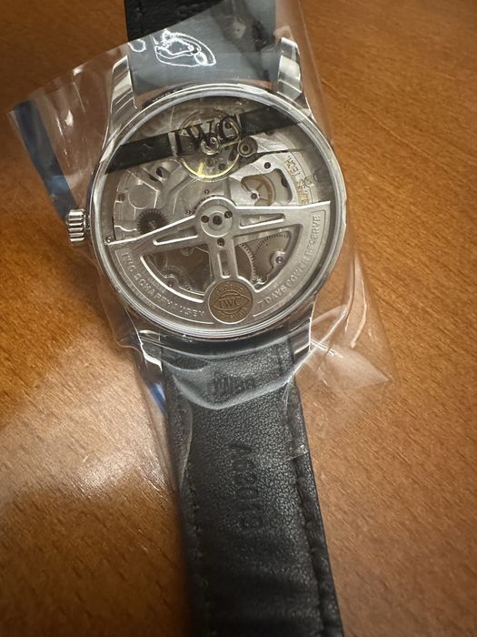 Часовник IWC с две каишки