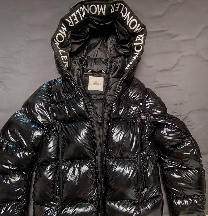 яке Moncler уникално