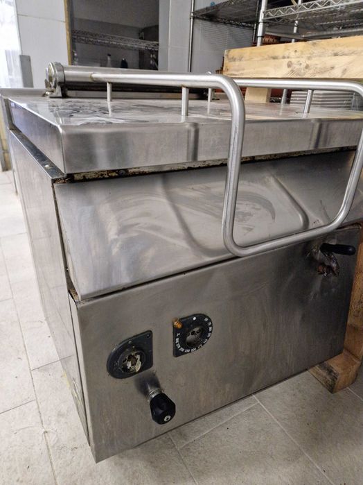 Обръщателен тиган 50л на ток за професионални кухни , използван и в отлично състояние