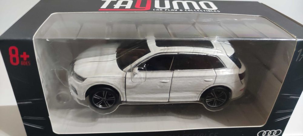 Vând Machetă Audi Q5 marime 1/32