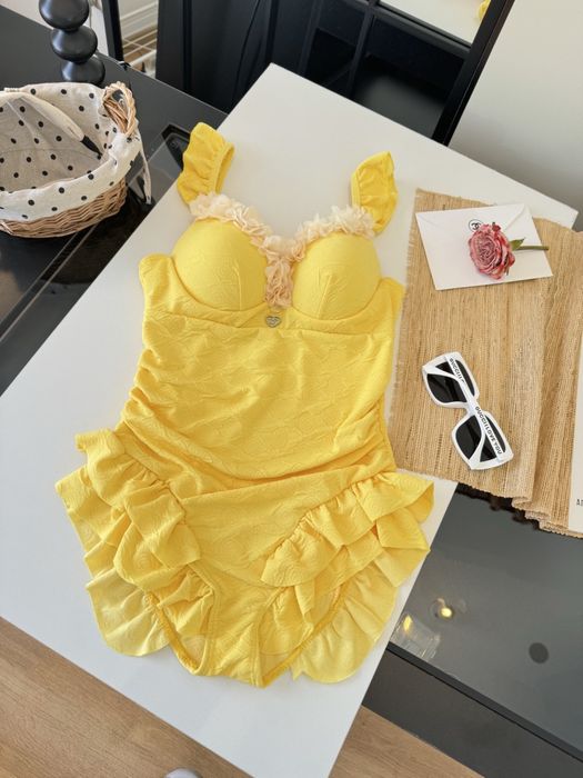 Costum de baie Chanel , calitate premium , pe comanda , nou , M