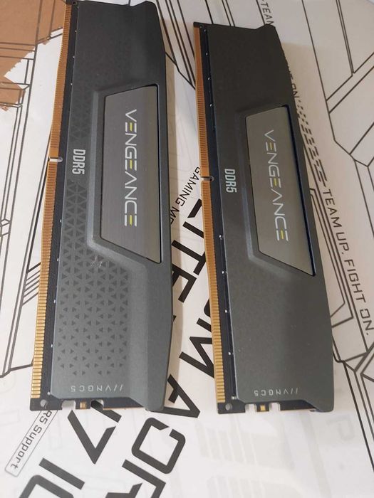 32GB DDR5 6000MT/s CL36 - Corsair Vengeance (XMP, EXPO)