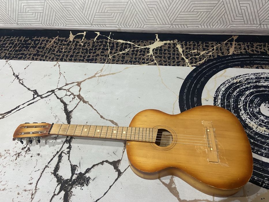 Продам гитару в хорошем состояний