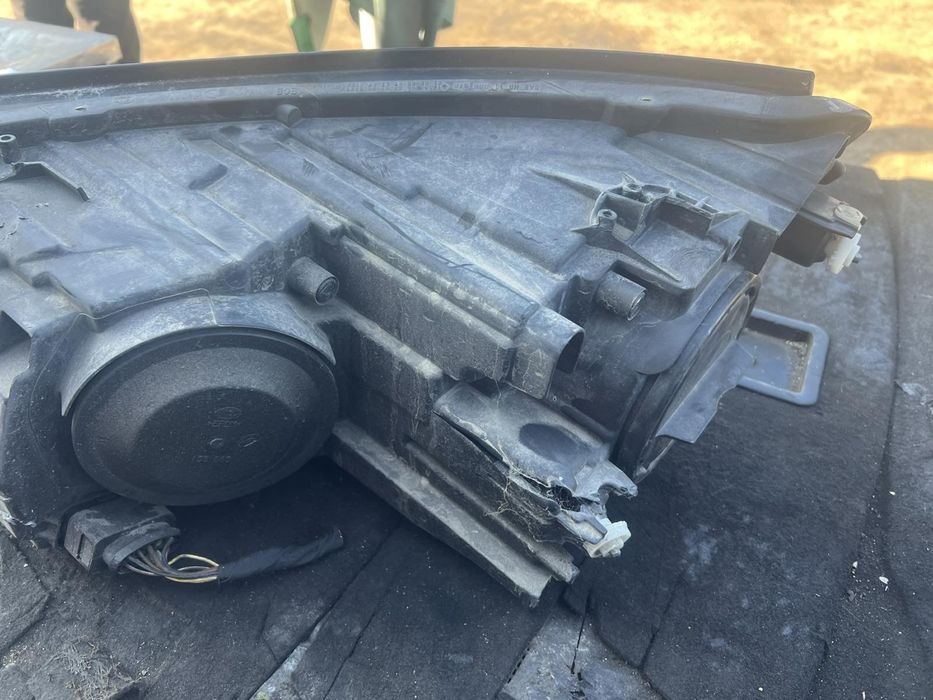 Оригинален Десен Ляв фар Volkswagen Tiguan I 2007-2015 с забележки