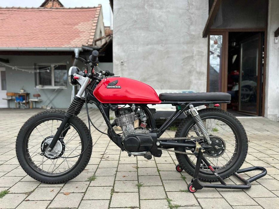 Motocicleta Honda CG 125 Custom Unicat / Cafe racer / Brat Style