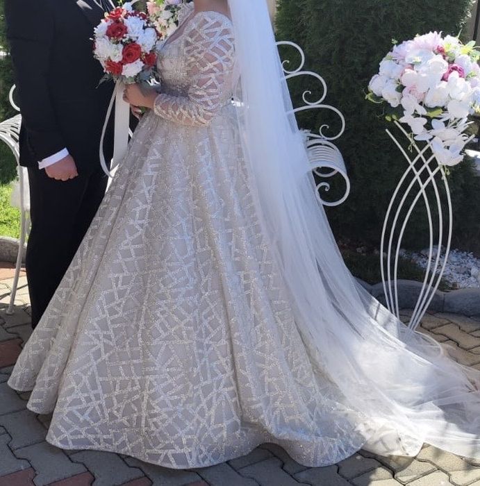 Rochie mireasa stralucitoare
