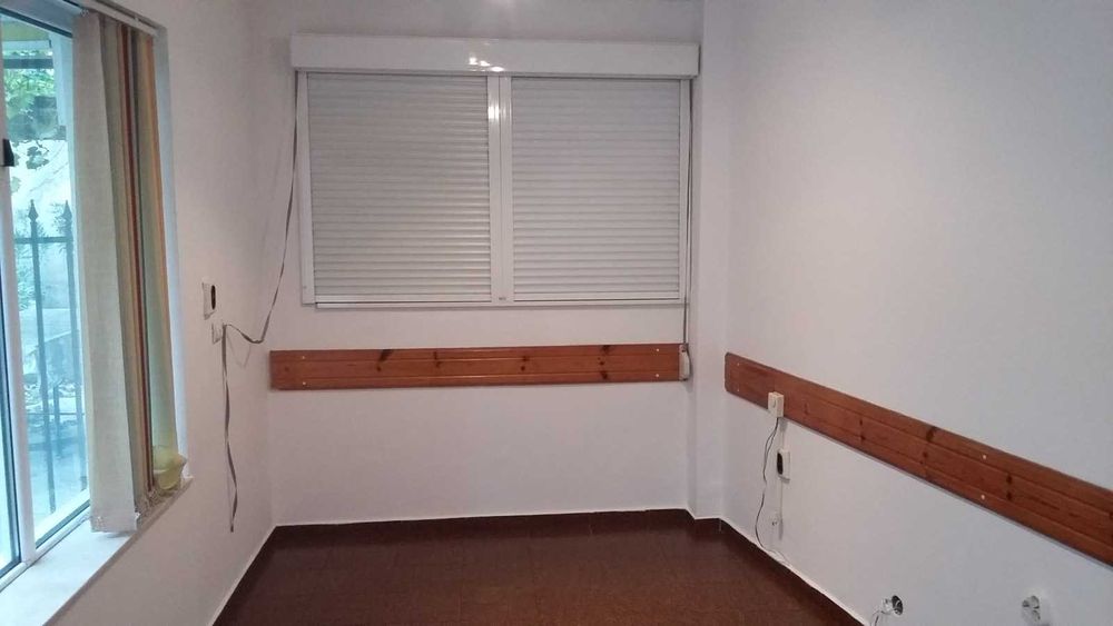 Дава се под наем Офис в Бургас, Център - 25 кв.м за 175 € - Снимка #11