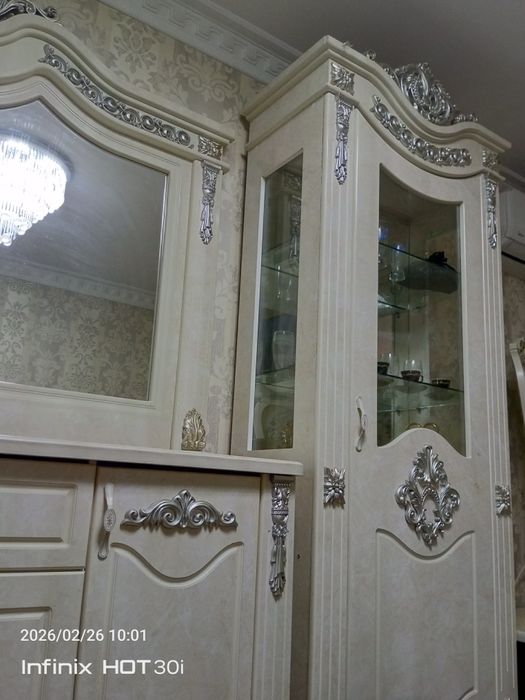 Penal kamod va stol stuli bilan