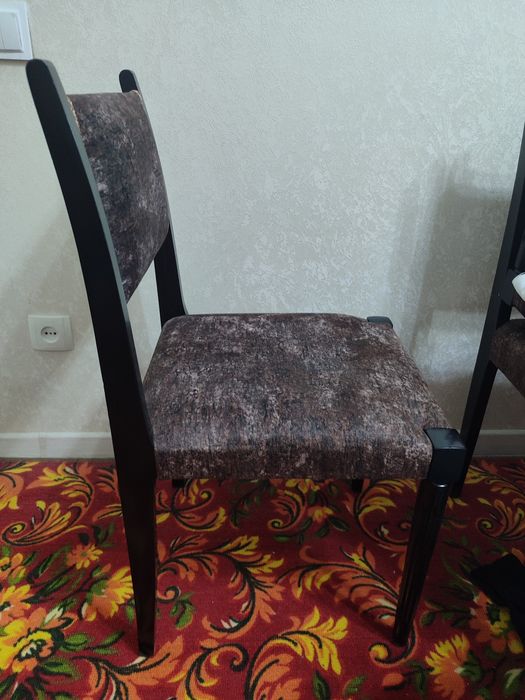 Продаются полированные стулья.