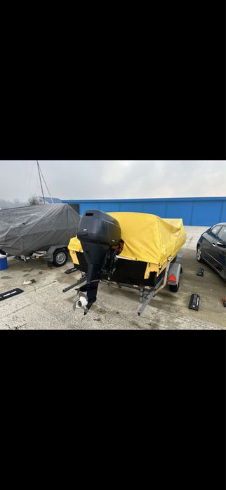 Продавам лодка сизвън бордов двигател с регистриран колесар