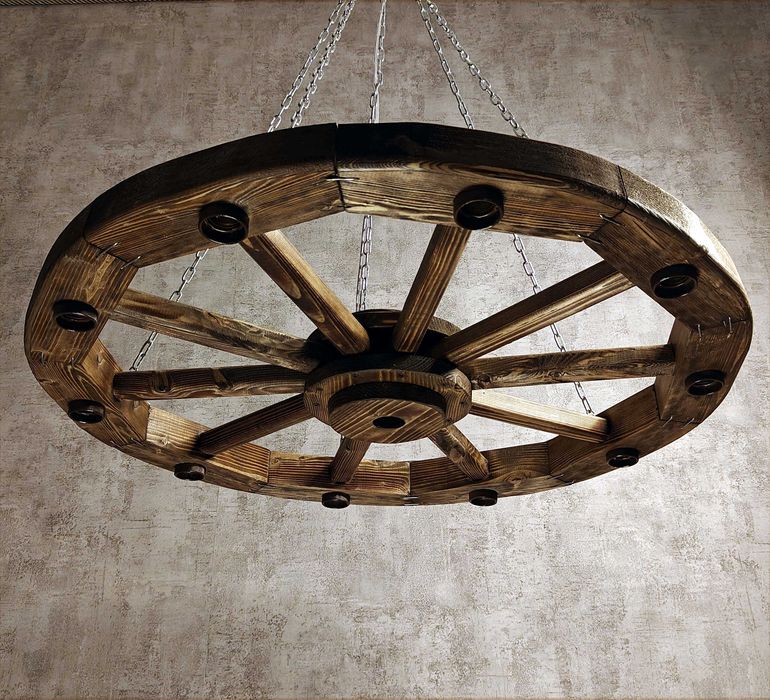 Люстра из колеса для телеги