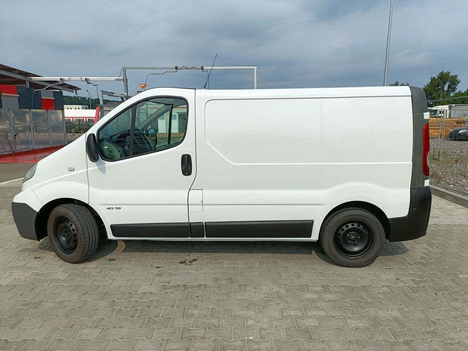 Autoutilitara Nissan primastar 2011