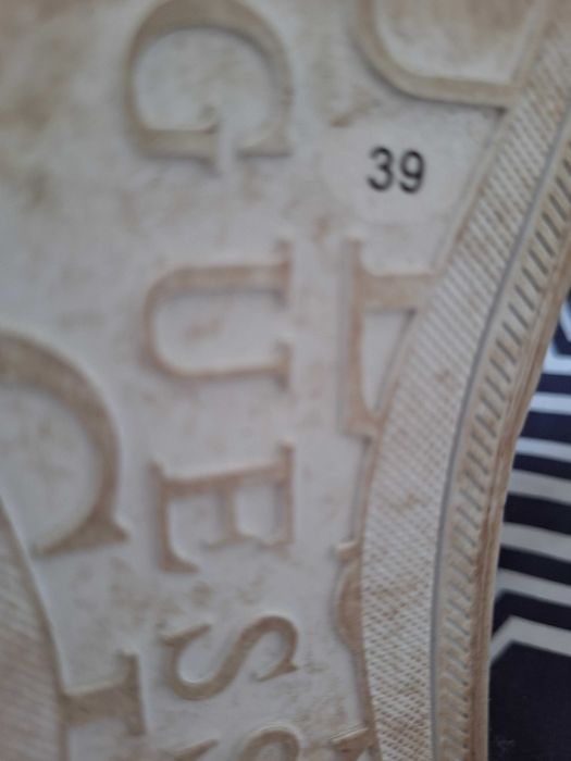 Маратонки Guess, обути веднъж за проба,39 номер