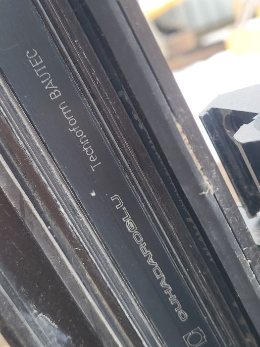 Алюминиевая дверь