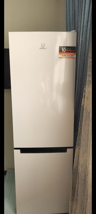 Muzlatgich ( xolodilnik ) sotiladi