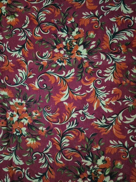 Продам палас, красного цвета, в количестве 2 шт