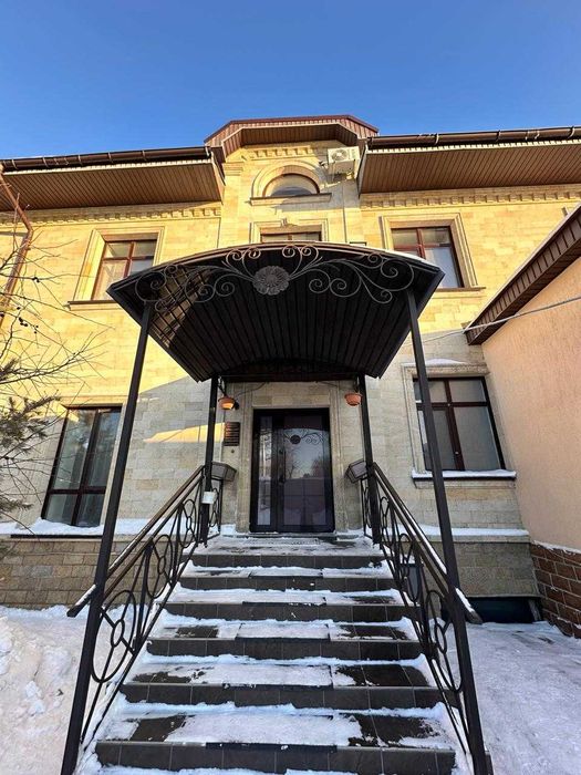 Сдается 3-х комнатная квартира, 127 м², 2/2 этаж помесячно.