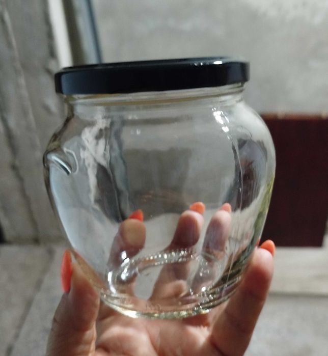 Продавам стъклени буркани