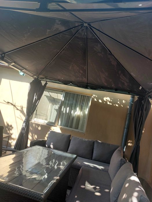 Vand set canapele, masa, scaun si pavilion terasa