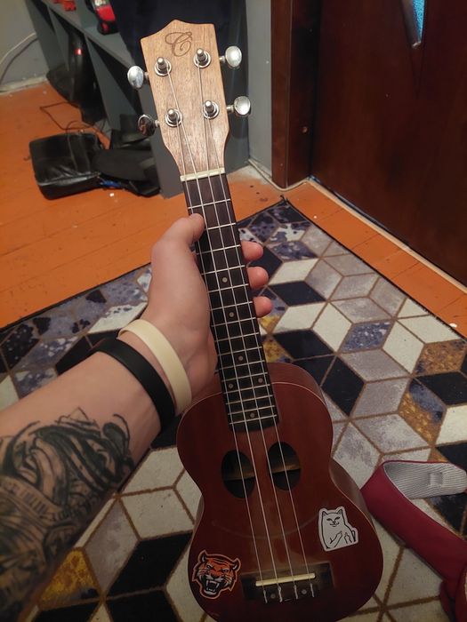 Продам   укулеле