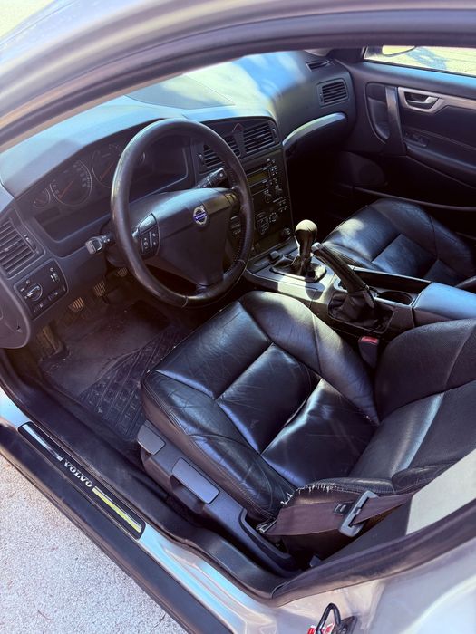 Volvo S60 D5 // 2.4 diesel 130cp // An 06.2004 // Interior piele // Faruri cu Xenon // Pilot automat // Toate actele valabile //